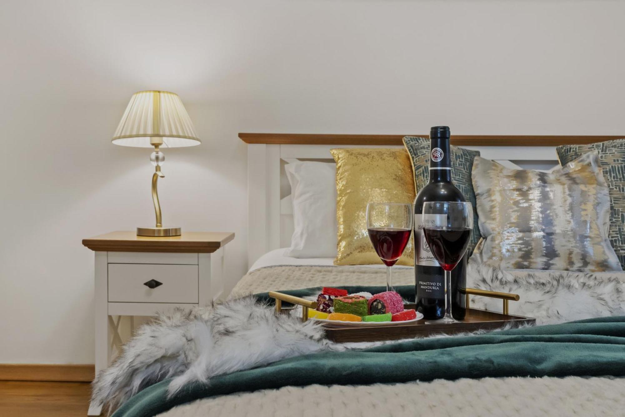 Sweet Luxury Three Rooms Apartment City Center Universitate Bucareste Exterior foto