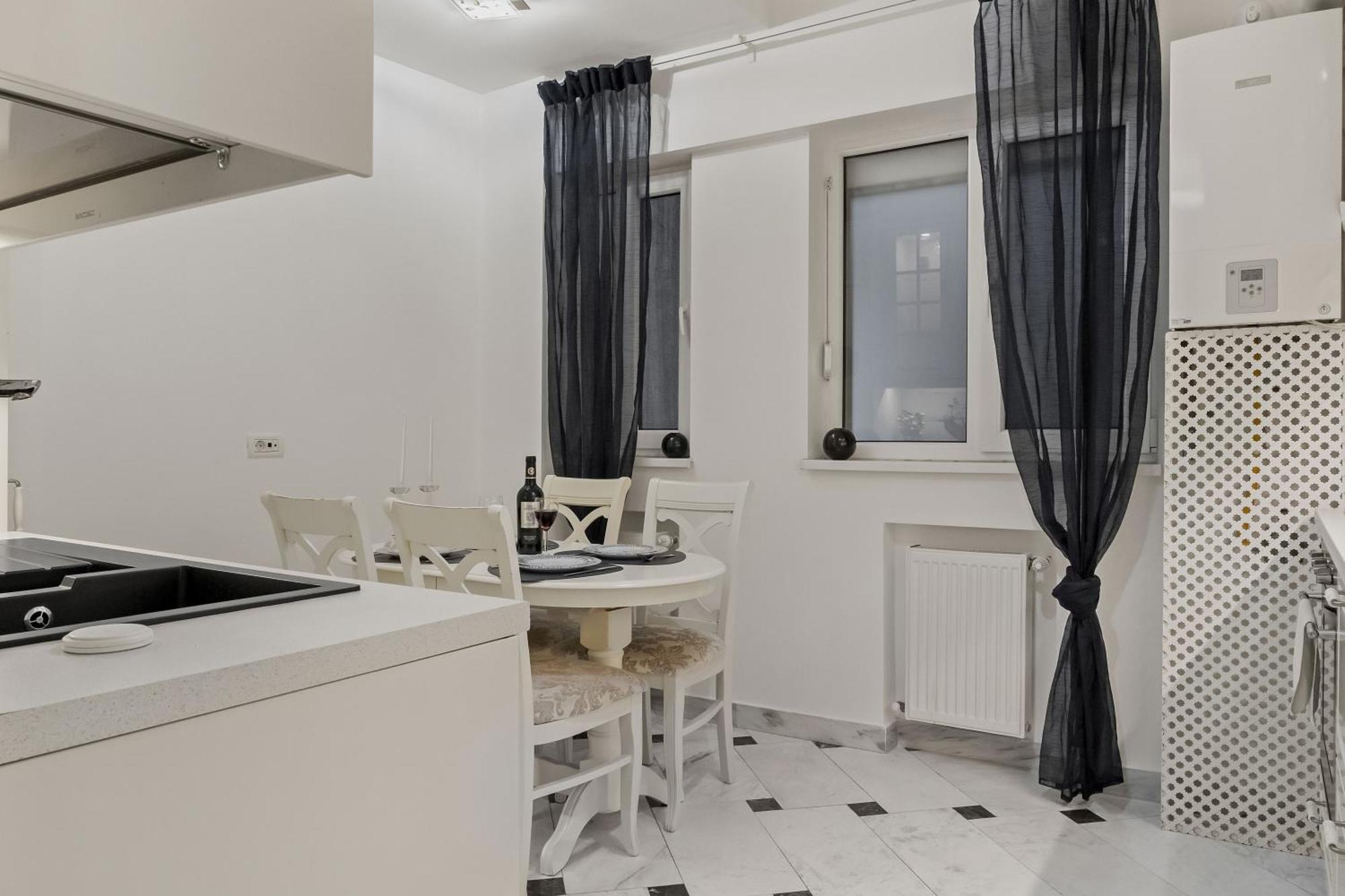 Sweet Luxury Three Rooms Apartment City Center Universitate Bucareste Exterior foto