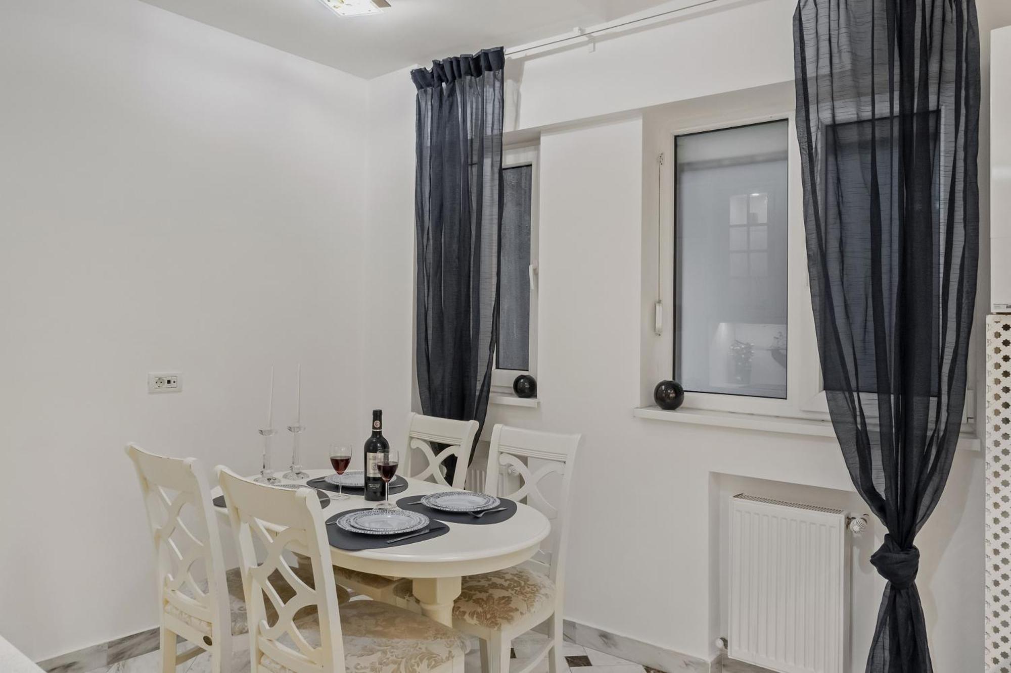 Sweet Luxury Three Rooms Apartment City Center Universitate Bucareste Exterior foto