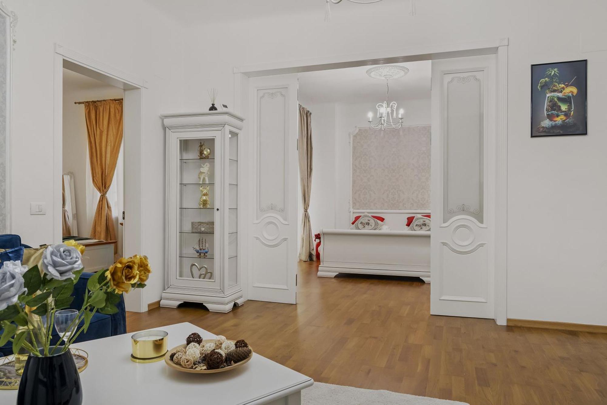 Sweet Luxury Three Rooms Apartment City Center Universitate Bucareste Exterior foto