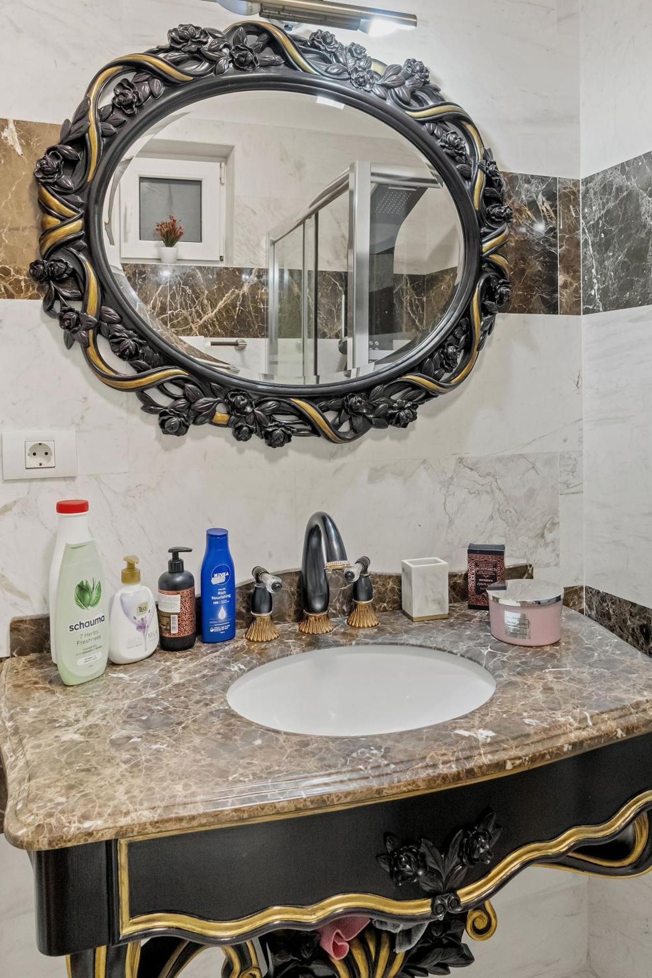 Sweet Luxury Three Rooms Apartment City Center Universitate Bucareste Exterior foto